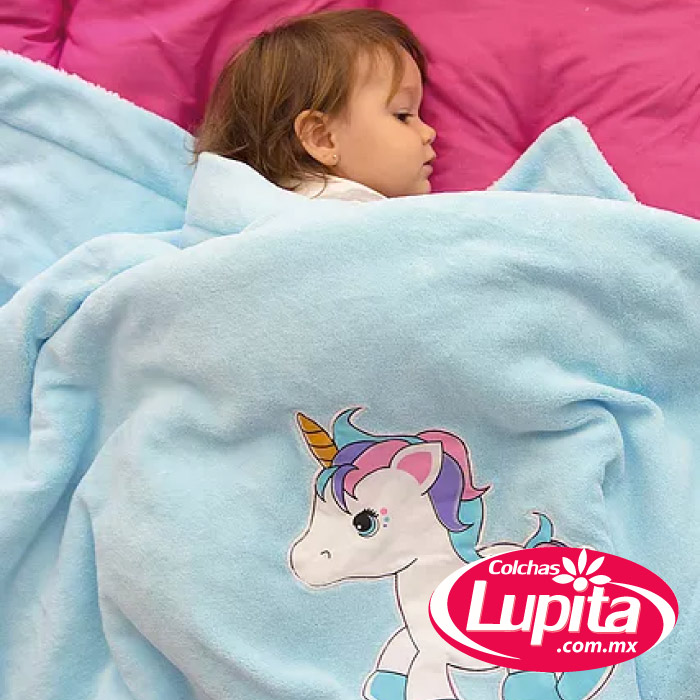 COBERTOR BORDADO VIAJERO UNICORNIO (Chiquimundo)